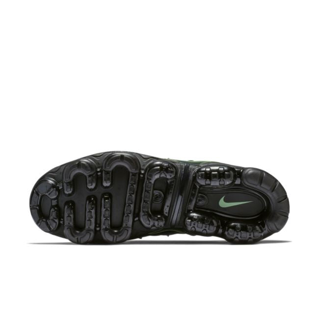 Sneakers - Nike Air VaporMax Plus
"Black & Volt"