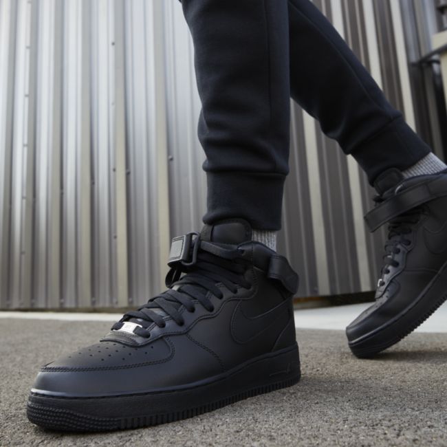 Sneakers - Nike Air Force 1 Mid '07 "Triple Black"